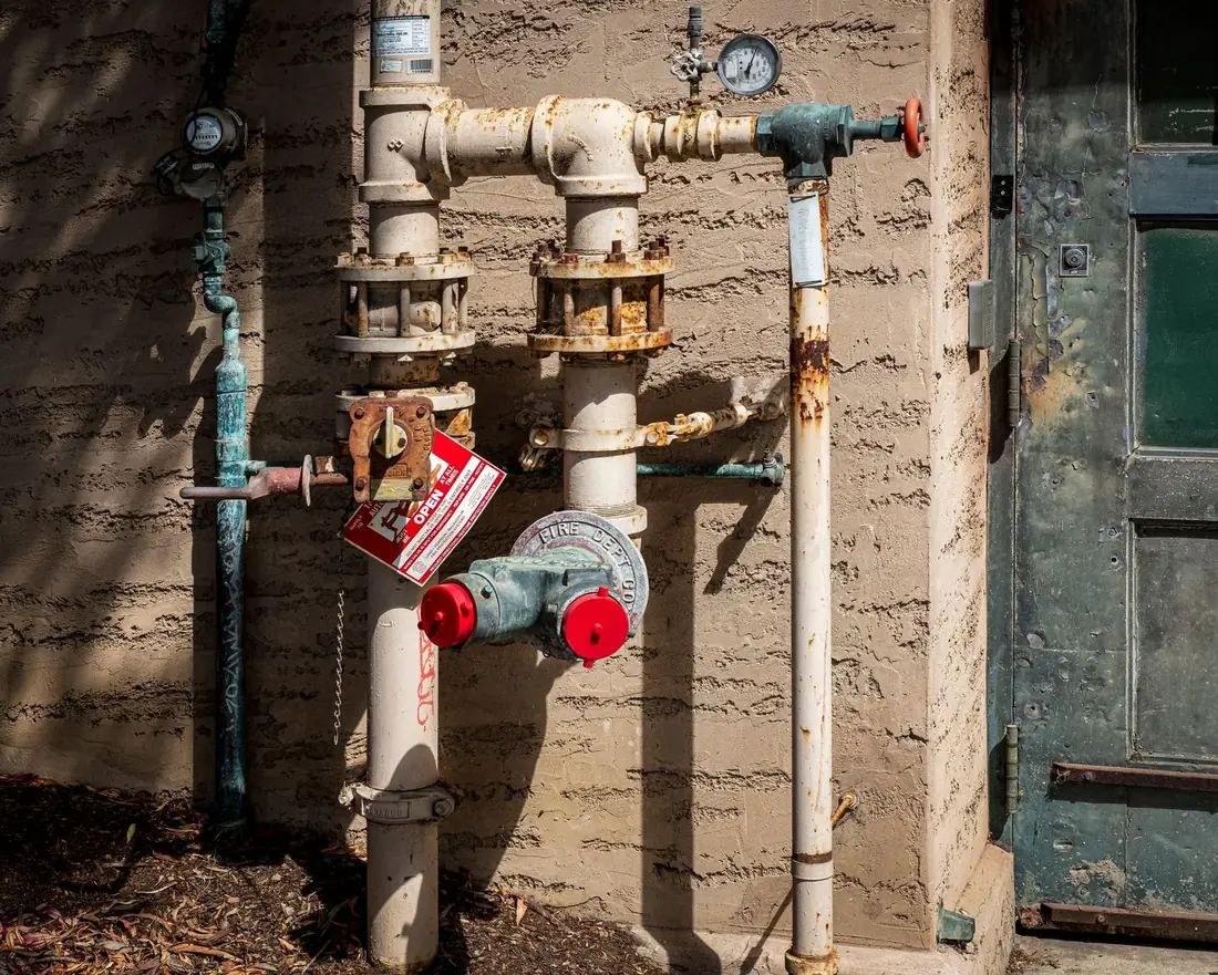 Outdoor water pipes with shut off valves and a gauge